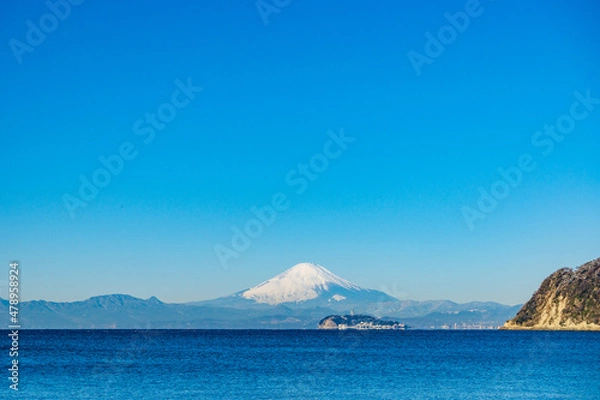 Fototapeta 神奈川県逗子海岸からの富士山と江ノ島