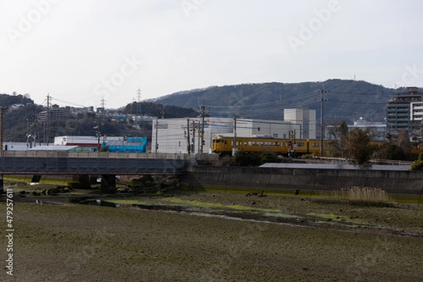 Obraz EOSRP.山口岩国、橋脚電車。