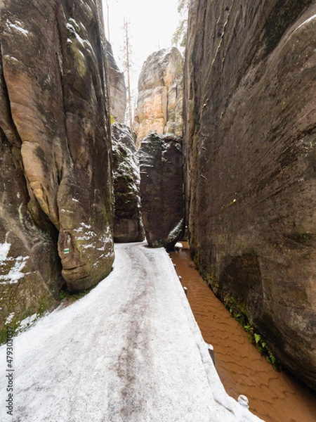 Obraz Scenic detail of path in Sandstone rocky labyrinth  in  Adrspach during winter