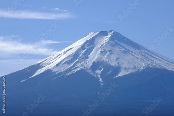 Fototapeta 山梨県の新倉山浅間公園から富士山を山頂を一望した冬の景色