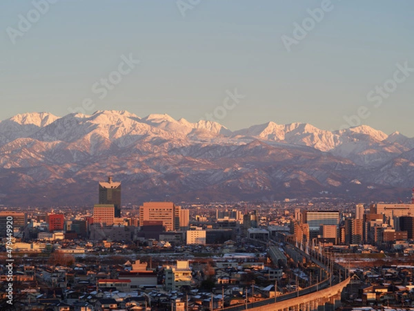 Obraz 1月（冬） 夕暮れ時の富山駅付近と立山連峰 呉羽山公園の桜の広場付近より 富山県