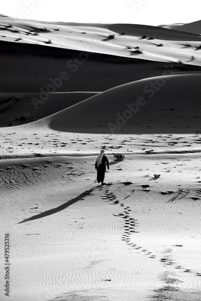 Fototapeta Man in Desert 