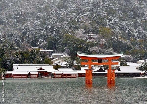 Obraz 雪化粧した満潮の厳島神社