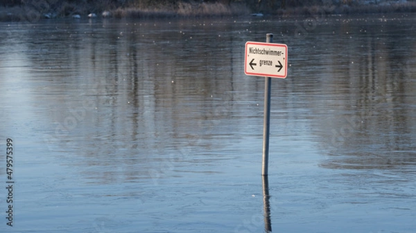 Fototapeta Badesee im Winter mit einer Eisfläche