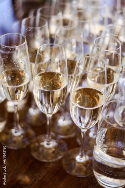 Obraz glasses of champagne on the table