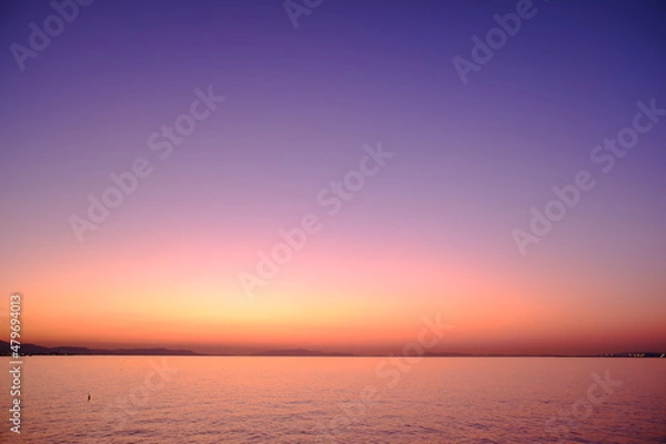 Fototapeta マジックアワーの夕陽と海岸