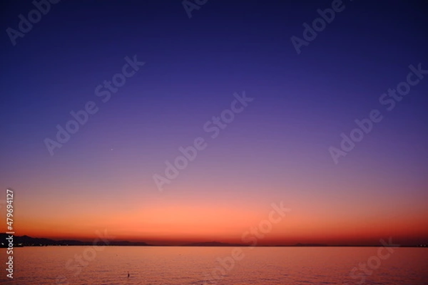 Obraz マジックアワーの夕陽と海岸