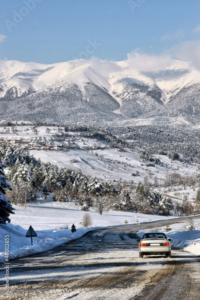 Fototapeta snowy road