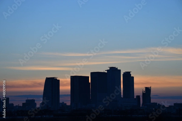 Fototapeta 名古屋駅の高層ビル群　朝焼けの空　