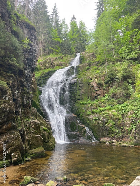 Obraz Wodospad w górach
