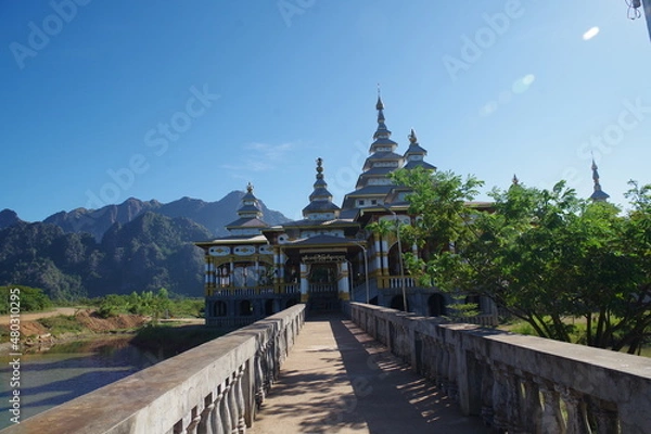Fototapeta ミャンマー　パアンのチャウカラッパゴダ