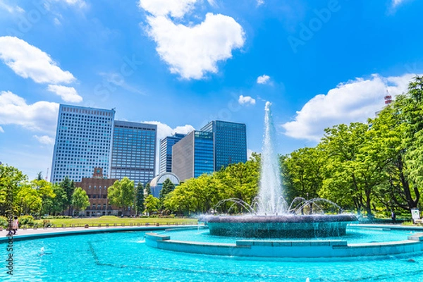 Obraz 東京の都市風景 日比谷公園と東京都選定歴史的建造物 "日比谷公会堂"