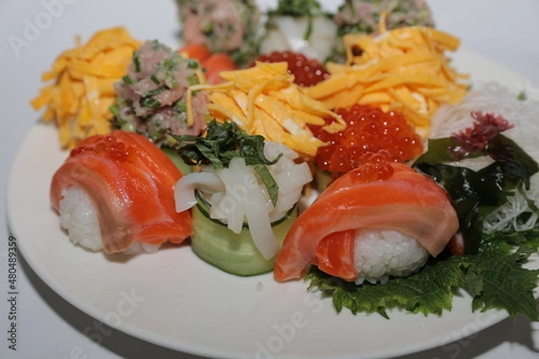 Obraz 家庭で手作りした手毬寿司