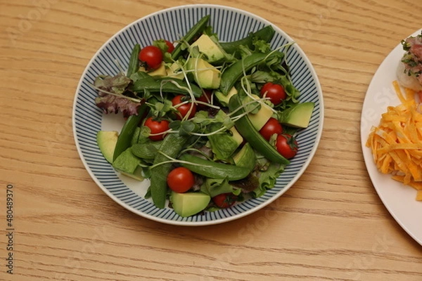 Obraz アボカドの野菜サラダ
