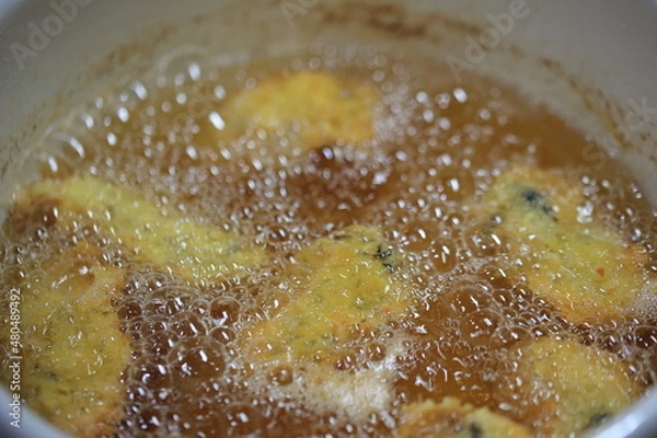 Obraz 家庭料理、カキフライの調理、油で揚げている様子