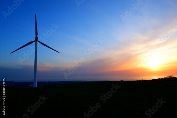 Fototapeta 夕焼けと風車