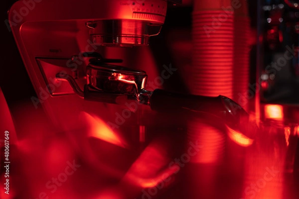 Fototapeta Eingespannter Siebträger in einer Espressomühle