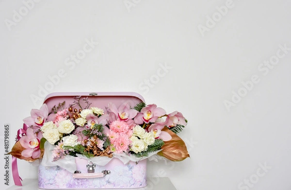 Obraz bouquet in a suitcase
