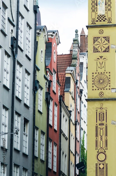 Obraz POLAND, GDANSK: Scenic cityscape view of city old center with traditional colorful architecture and red cathedral