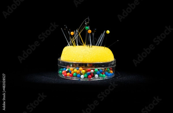 Obraz pin box with black background