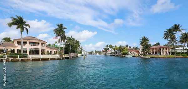 Fototapeta View of beautiful homes on the Intracoastal Waterway at Lighthouse Point and Pompano Beach, Florida, USA. 