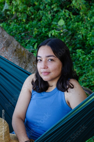 Obraz mujer en una hamaca 