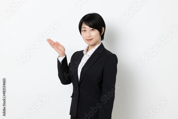 Fototapeta ショートヘアの日本人ビジネスウーマン