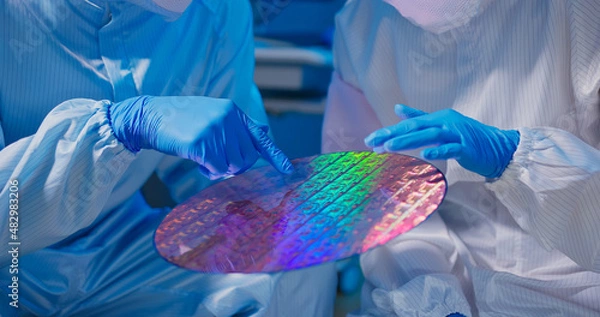 Obraz technician with wafer