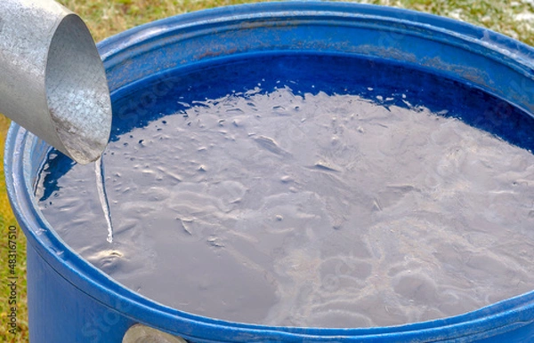 Obraz barrel draining water icicle