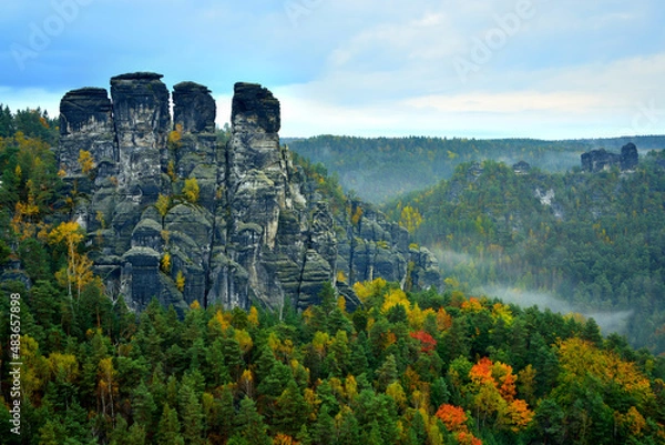 Obraz Saxon switzerland rathen bastei - Gansfelsen - sandstone rock formations autumn forest clouds mist moody