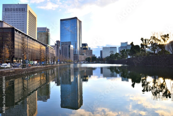 Fototapeta 外堀に映り込む日比谷のビル群