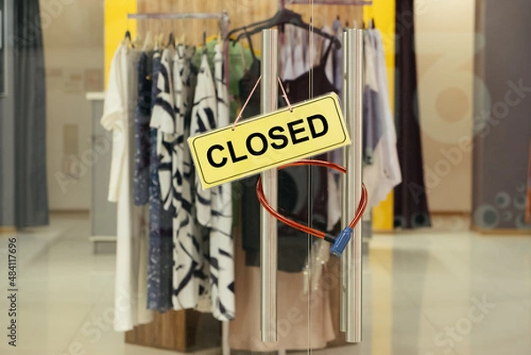 Obraz "Closed" sign on the door of a clothing store.