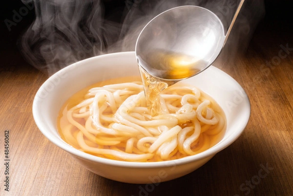 Obraz うどんに汁をかける