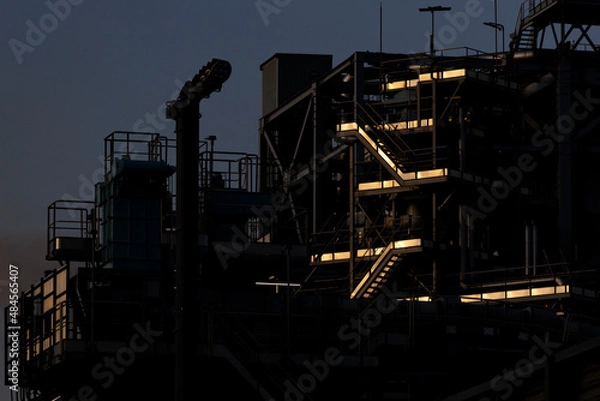 Fototapeta 夕陽に光る工場