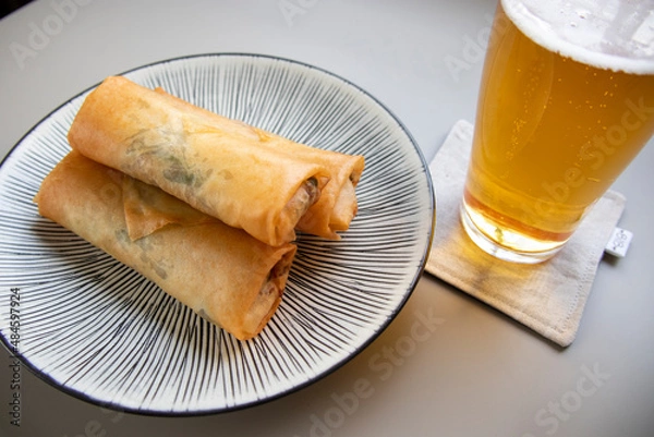 Obraz 春巻きとビール　家飲み