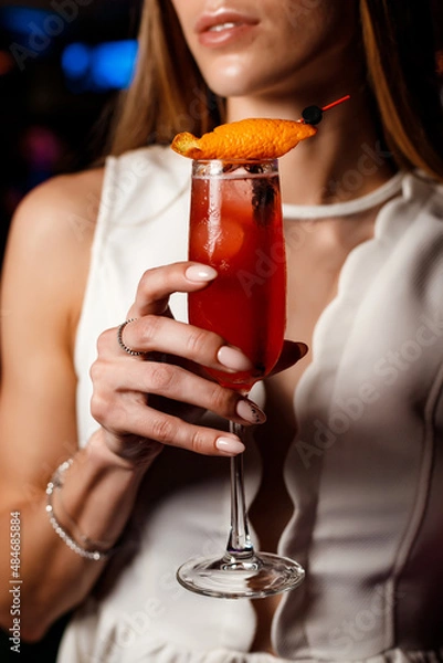 Obraz person drinking cocktail