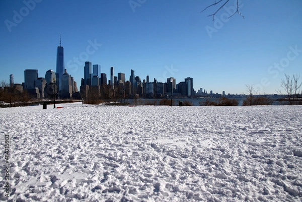 Fototapeta Downtown Manhattan with winter snow on the ground