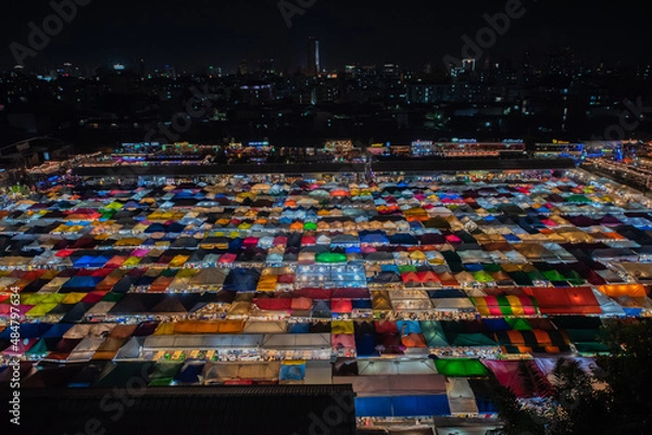 Obraz バンコク　ラチャダー鉄道市場