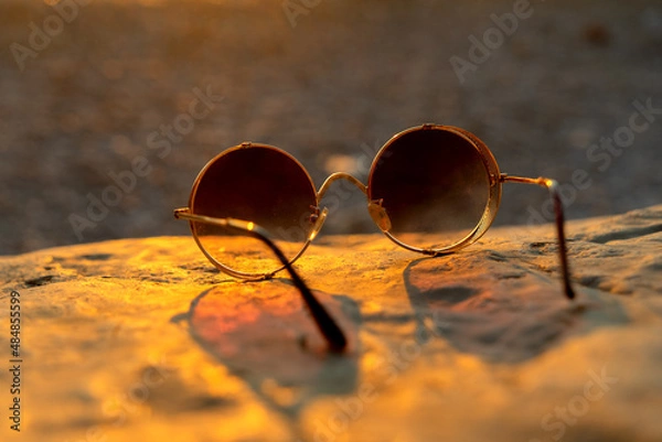 Obraz Sunglasses against sunset