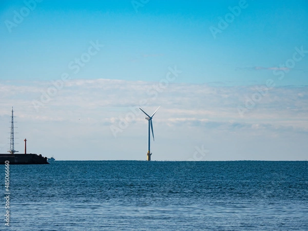 Fototapeta 水平線と風力発電の風車