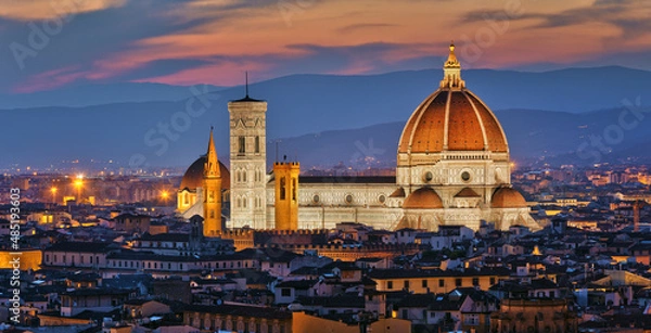 Fototapeta Włochy, Florencja panorama miasta kościół, kopuła, katedra, góry widok nocą