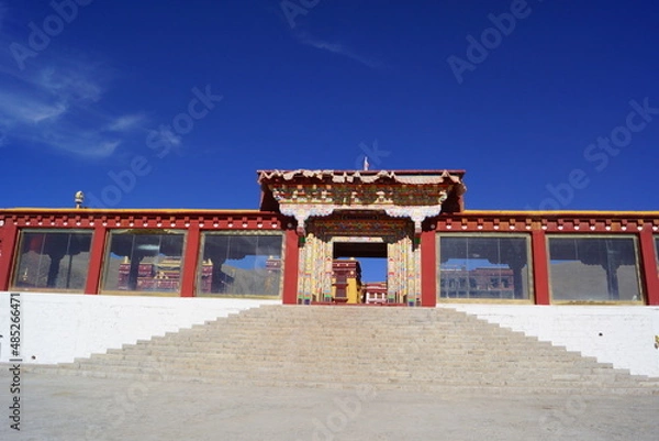 Obraz チベット・カム地方 理塘ラマ寺の門