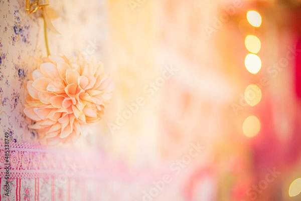 Obraz ダリアのあるかわいい部屋の壁