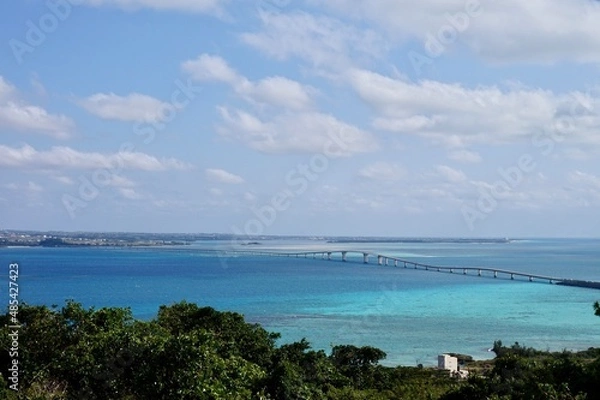 Fototapeta 沖縄県伊良部島　宮古ブルーと伊良部大橋