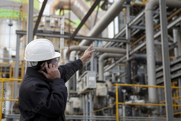 Obraz oil refinery engineer