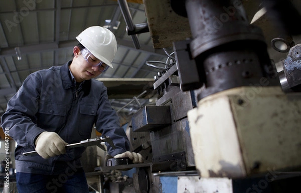 Obraz mechanical technician measuring detail