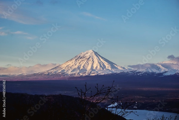 Fototapeta View of the Koryaksky volcano