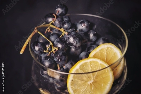 Fototapeta glass of water with lemon