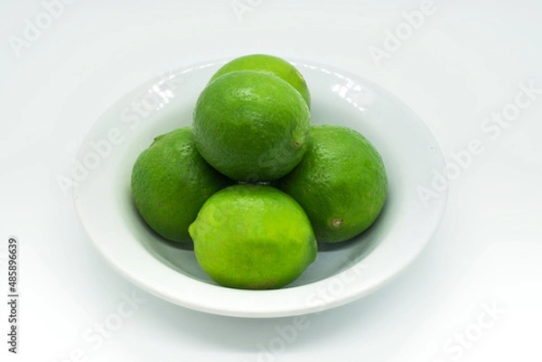 Obraz limes on plate