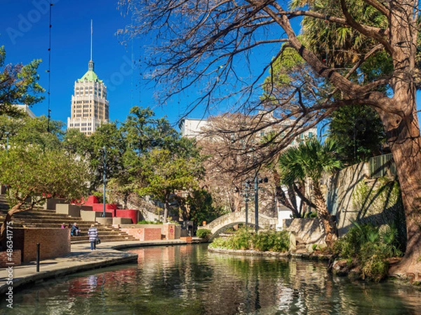 Fototapeta Sunny view of Riverwalk